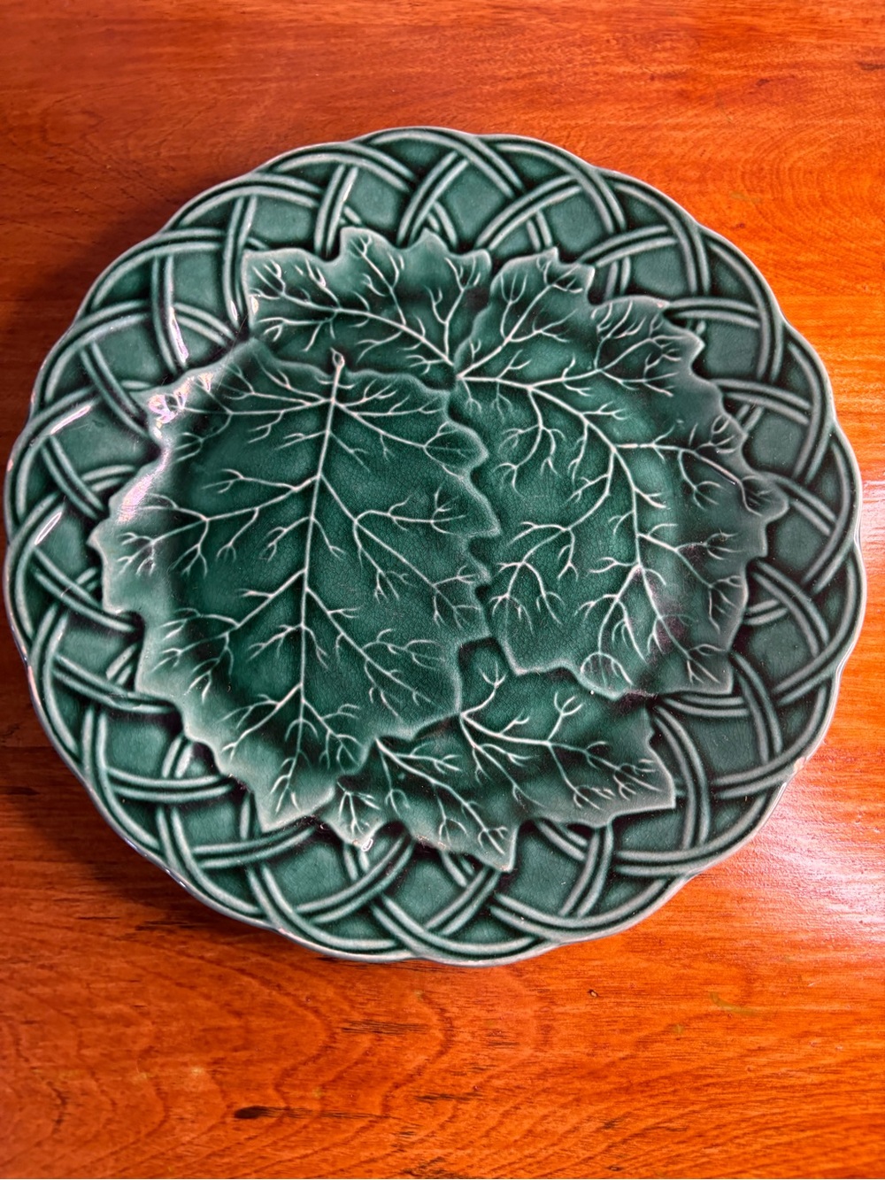 Vintage Green Leaf Ceramic Serving Plate - Elegant Home Dining Accent